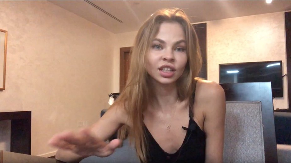 Экскортница